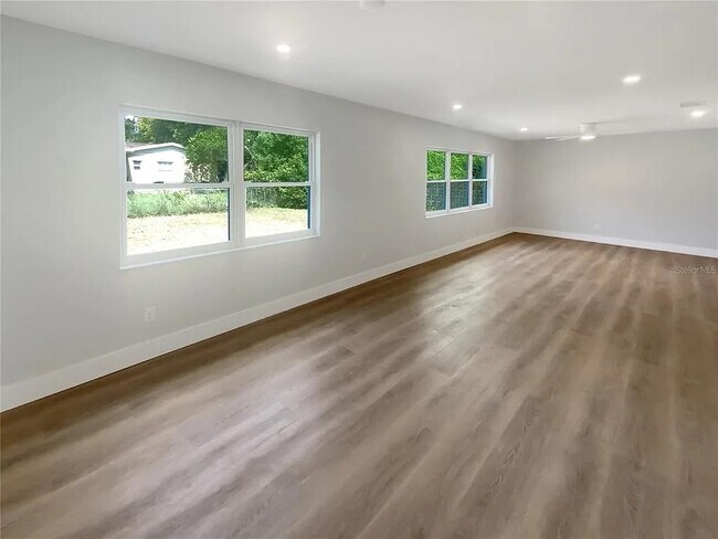 Foto del edificio - 7815 N 53rd St