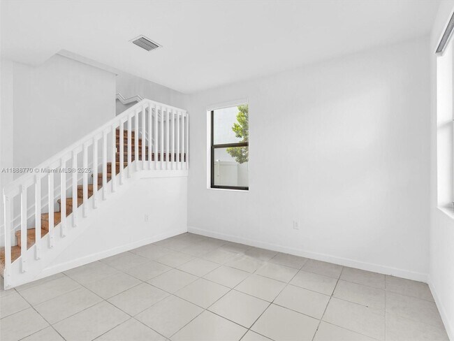 Foto del edificio - 20381 NW 4th Ave