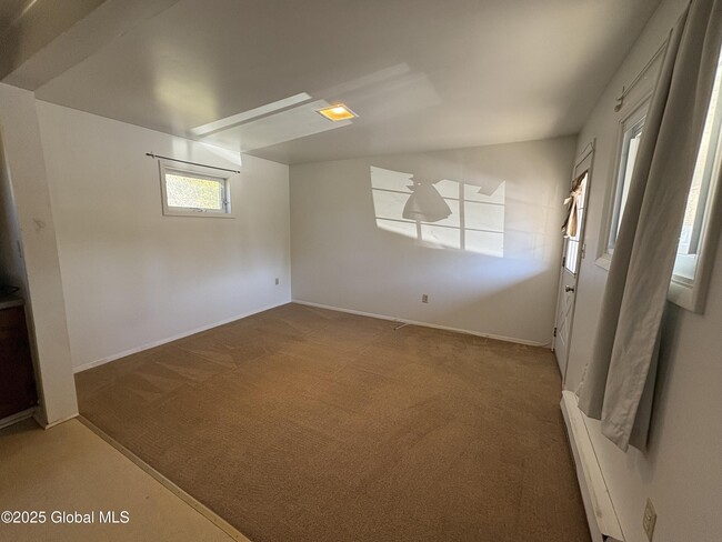 Building Photo - 524 Maple Ave
