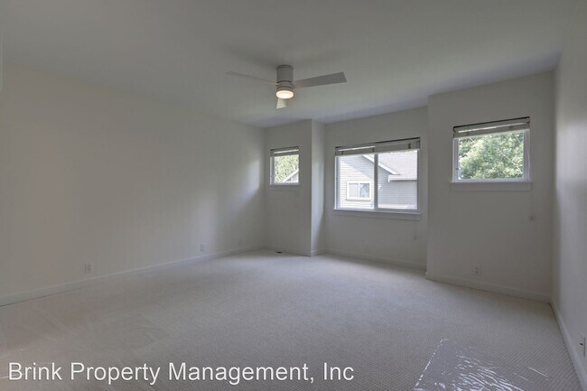 Building Photo - 3 br, 2.5 bath House - 13140 SE 26th Street