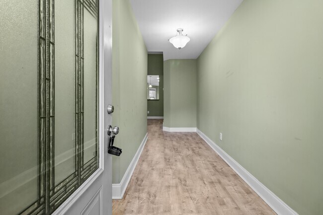 Foto del edificio - 128 Sycamore Hill Dr
