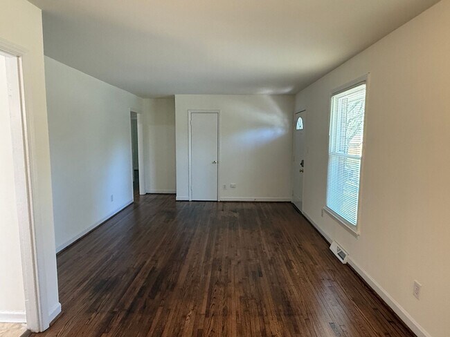 Foto del edificio - 4629 Cinderella Rd