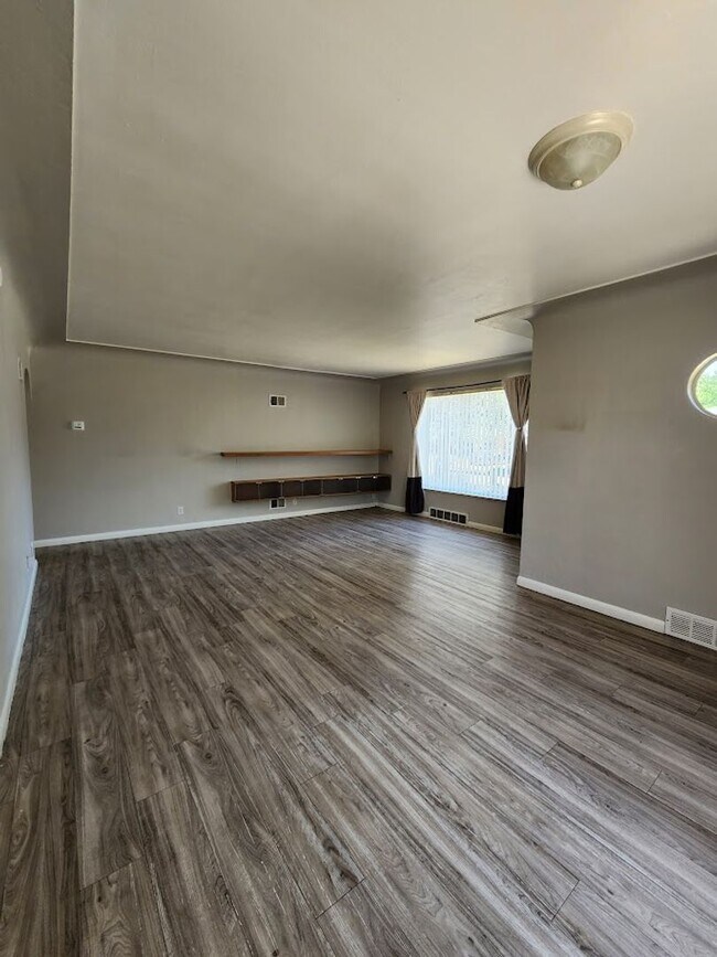 Foto del edificio - 1225 Upham St