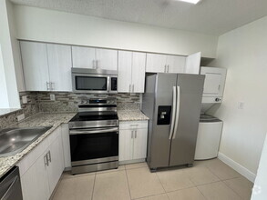Building Photo - 17000 N Bay Rd