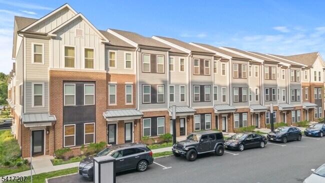 Foto del edificio - 8 Jessica Ln