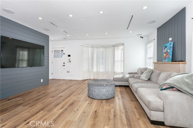 Foto del edificio - 5629 Natick Ave