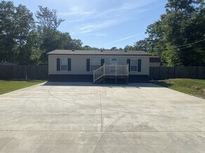 Building Photo - 3029 Crittenden Dr