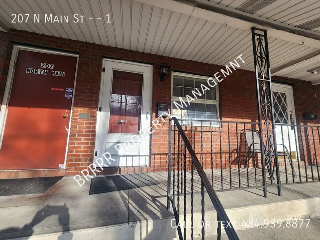 Foto del edificio - 207 N Main St