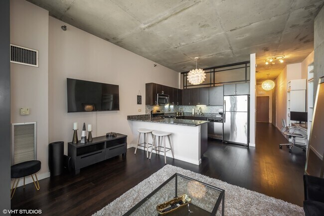 Building Photo - 235 W Van Buren St