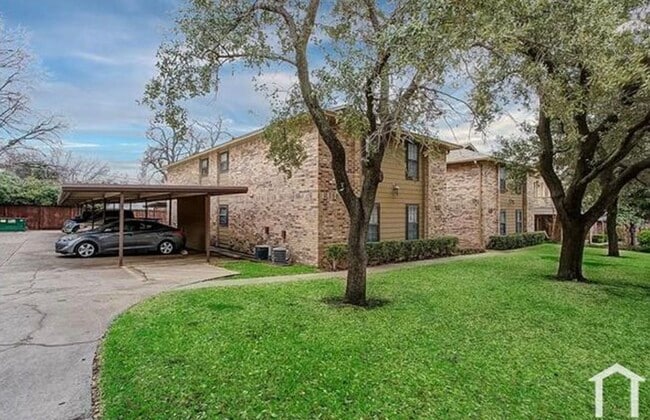 Building Photo - 3432 W 4th St