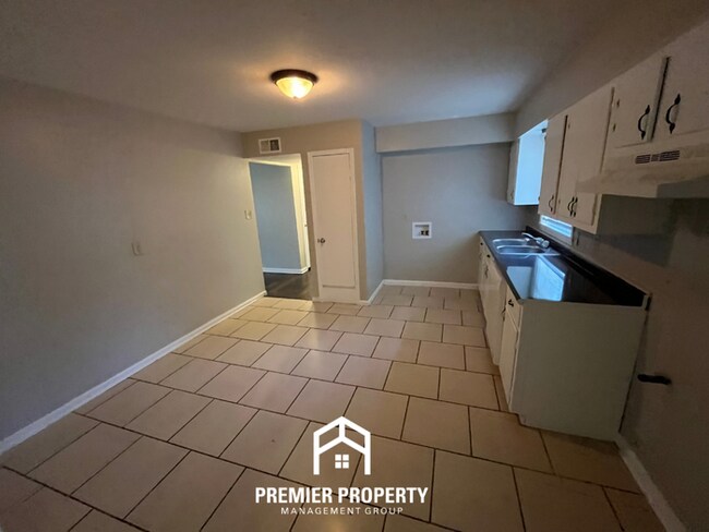 Building Photo - Spacious 4BR/2BA Home in Whitehaven | Hardwood Floors & 2-Car Garage
