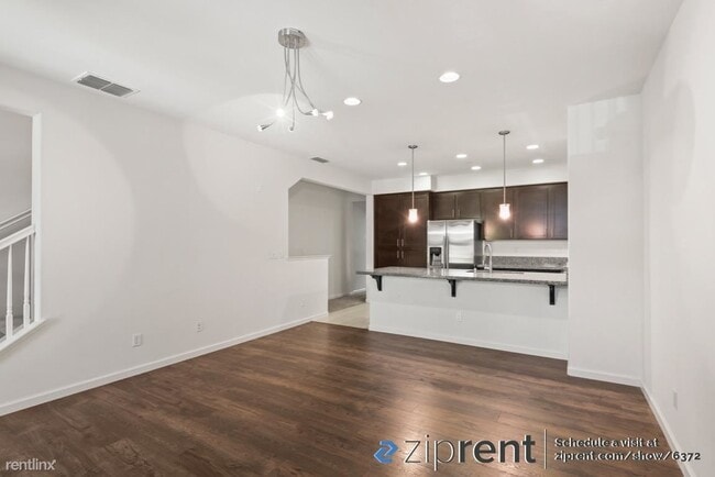 Building Photo - 4 br, 3.5 bath Townhome - 681 Fernleaf Dr,...