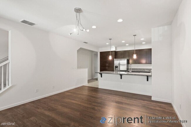 Foto del edificio - 4 br, 3.5 bath Townhome - 681 Fernleaf Dr,...