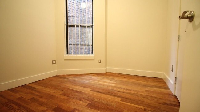Foto del edificio - 677 Quincy St