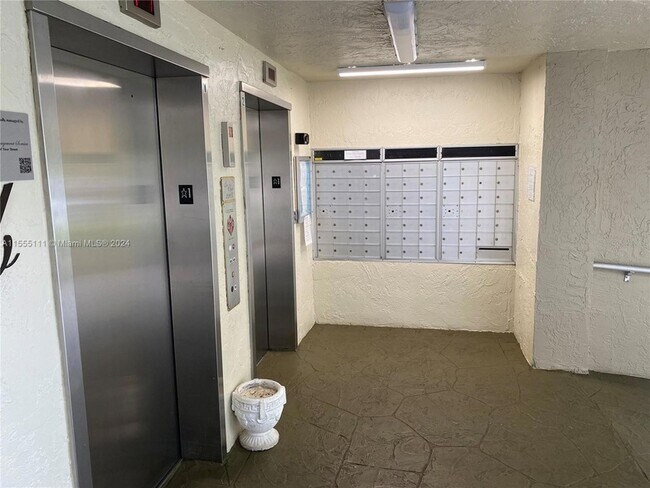 Foto del edificio - 2205 S Cypress Bend Dr