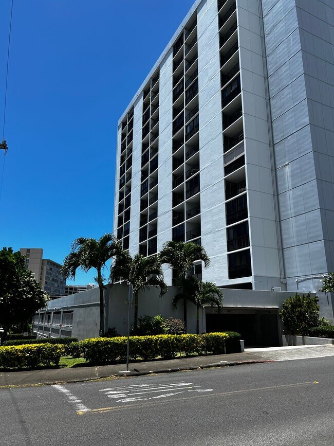 Building Photo - 1541 Dominis St