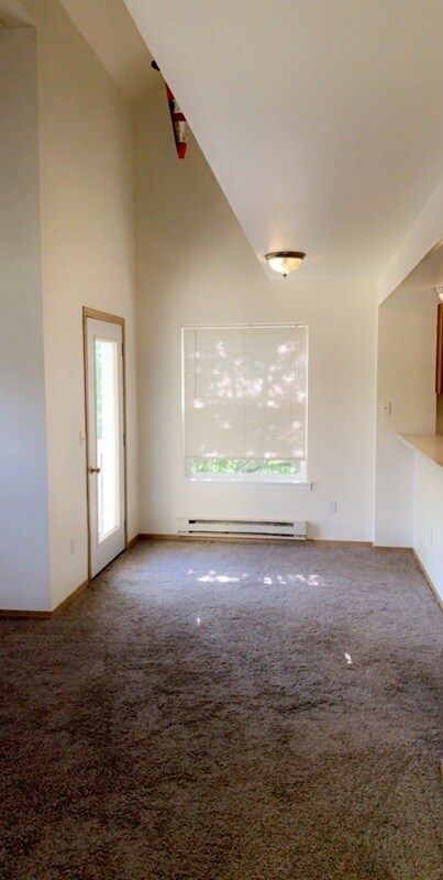 Building Photo - 2302 Happy Ct