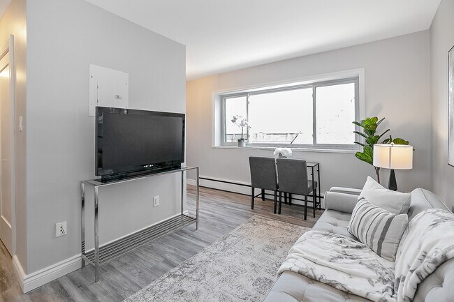 Building Photo - 2 Bedroom with In suite Laundry