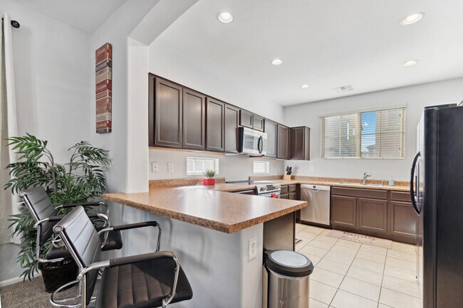 Kitchen - 7747 W Pipestone Pl