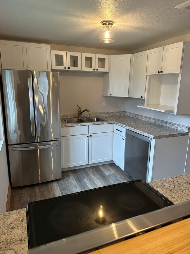 Foto del edificio - 6 month or 18 month lease offered for remodeled house