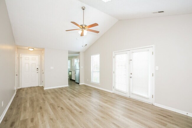 Foto del edificio - 7683 Waterwood Dr