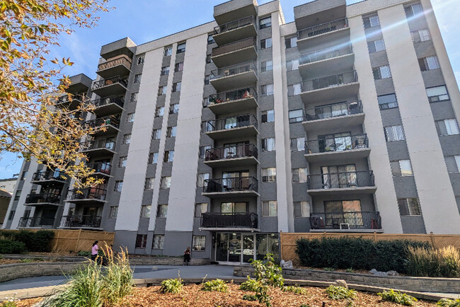 Building Photo - Panorama Court