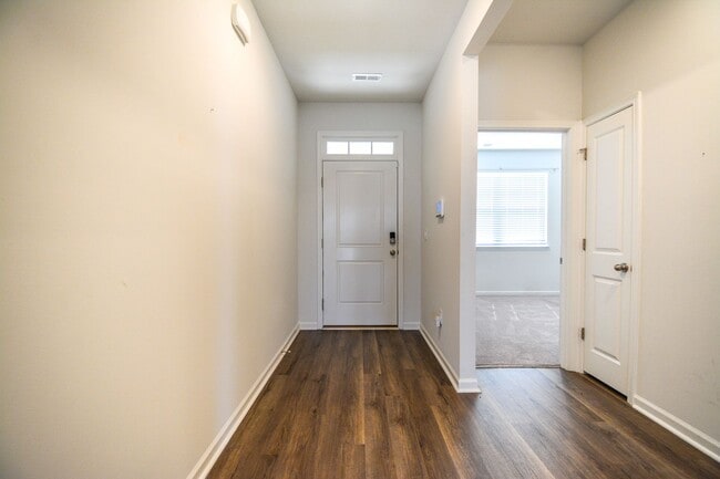 Building Photo - 3 Bedroom Home in Waterside Community of S...