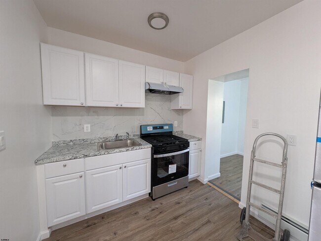 Building Photo - 1009 N Michigan Ave