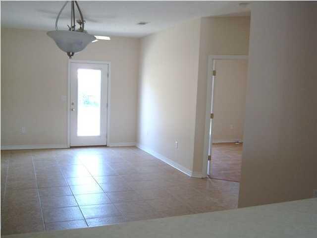 Building Photo - 204 Ann Cir