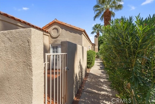 Foto del edificio - 77 Lakeshore Dr