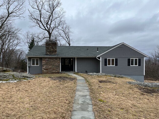 Building Photo - Gorgeous 3 Bedroom Near Glastonbury Center