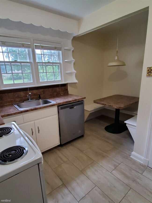 Building Photo - 3 br, 1.5 bath House - 38 Bradley Pl