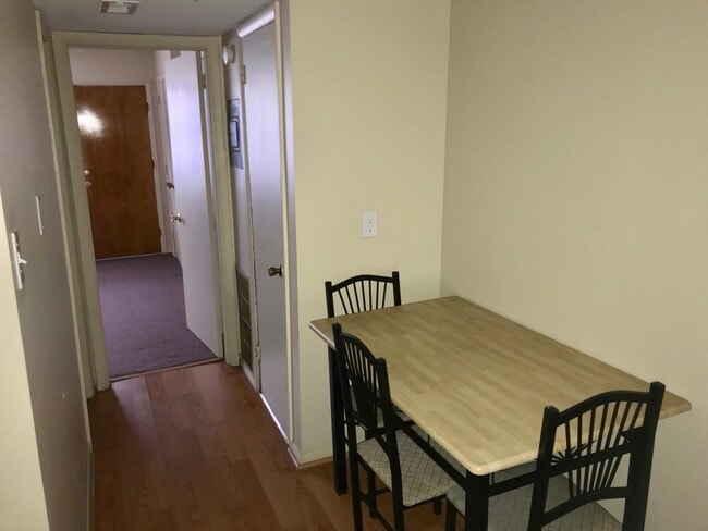 Dining - 2200 S Illinois Ave