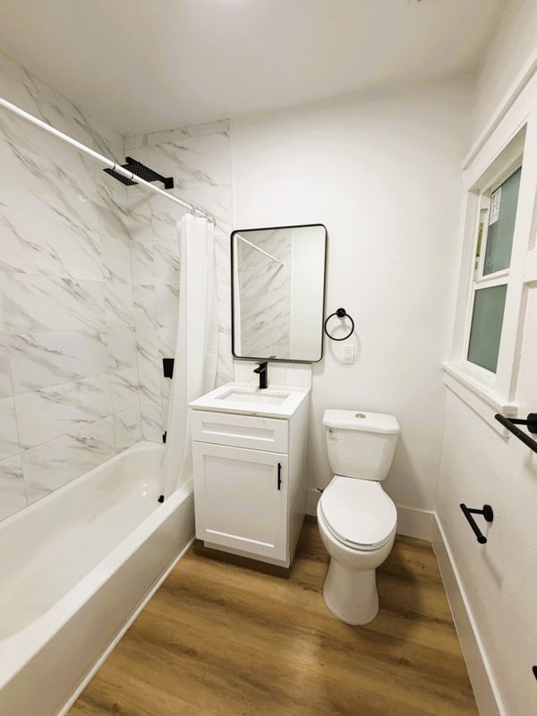 Foto del edificio - 1175 E Broadway