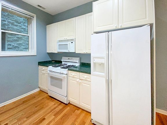 Foto del edificio - 4108 N Kenmore Ave
