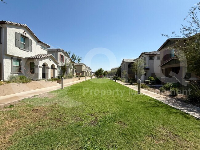 Building Photo - 1647 S 83rd Pl