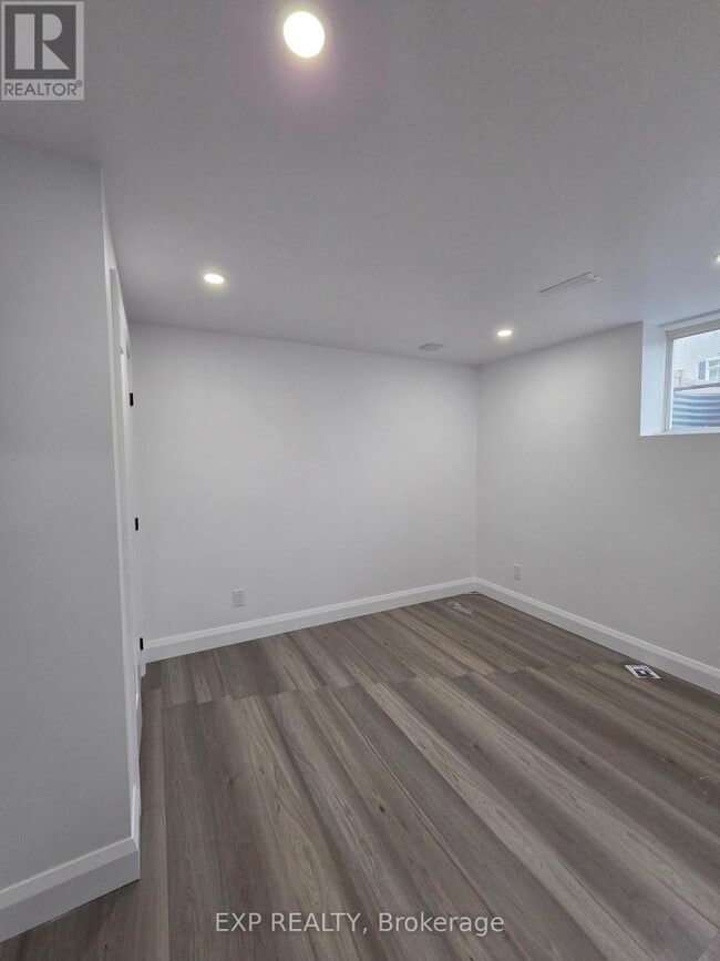 Photo du bâtiment - 180 Chenoa Way