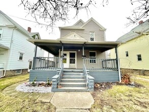 Building Photo - 1230 W 5th St