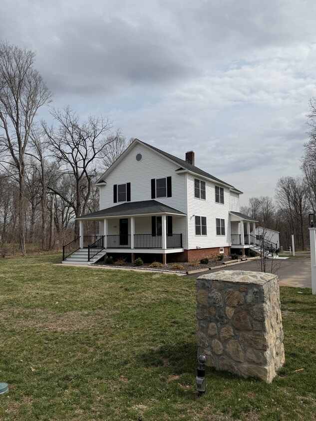 Photo - 309 Main St (East Berlin, CT)