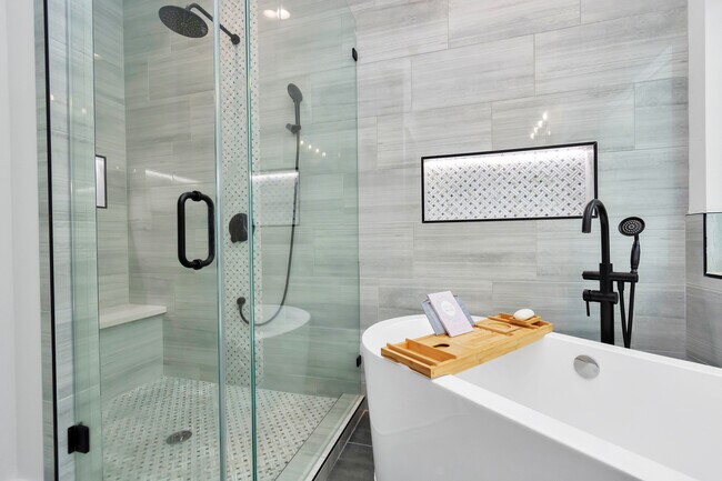 Baño principal - 4209 New Orleans St