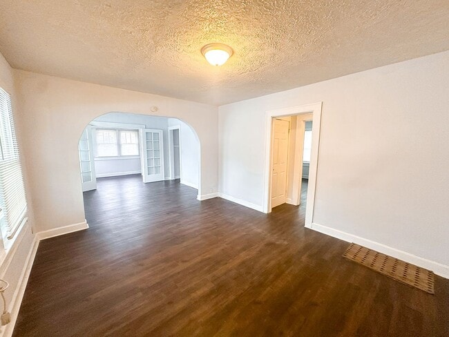 Building Photo - 136 W 37th St