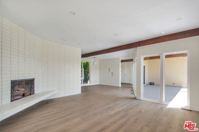 Building Photo - 2121 Stradella Rd