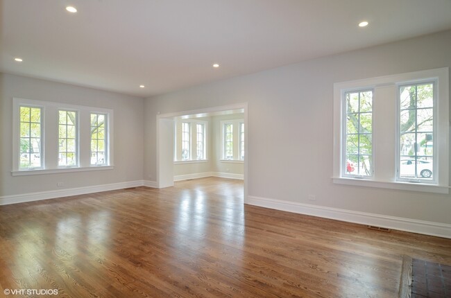 Building Photo - 1520 W Elmdale Ave
