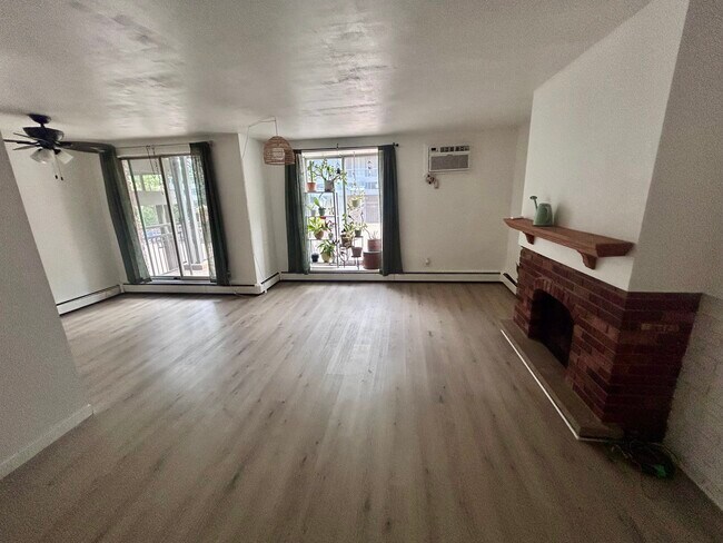 Foto del edificio - 6239 Charing Cross Ln