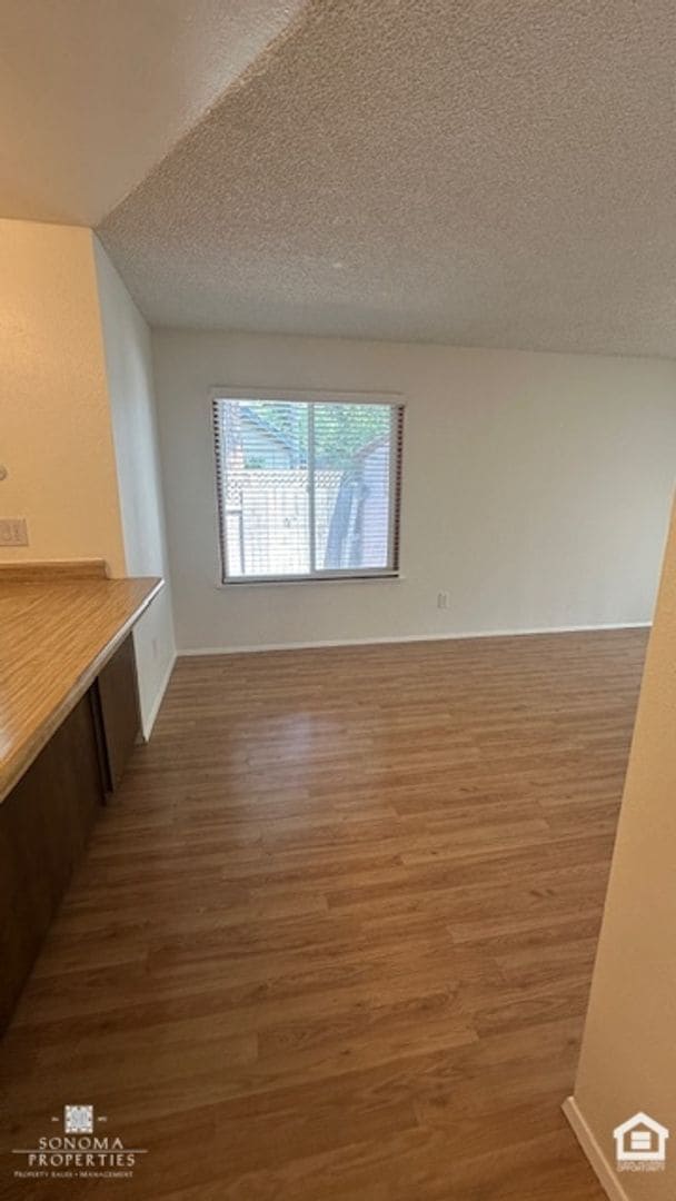 Foto del edificio - 2-bedroom, 2-bathroom Duplex in Sonoma!