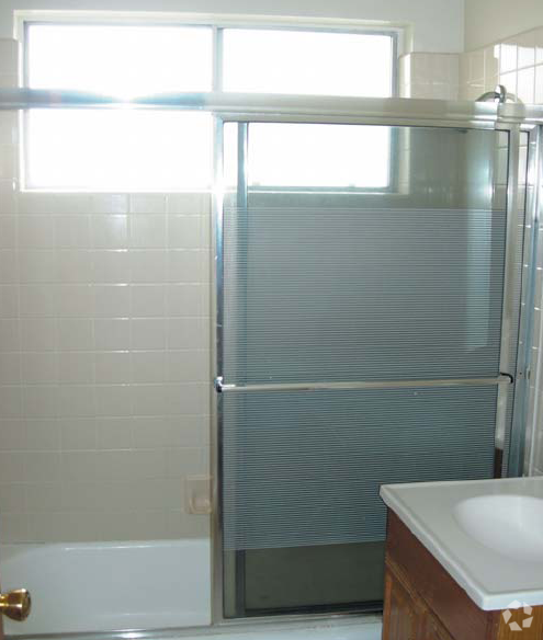 Baño de la unidad modelo de - Parkway Place