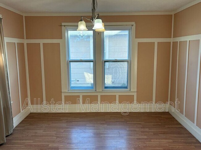 Foto del edificio - 1135 W 12th St