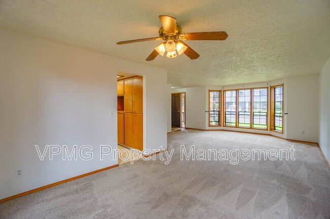 Building Photo - 4017 NE 157th Ave
