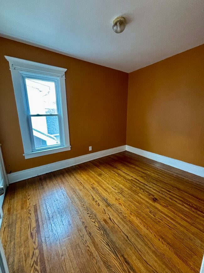 Building Photo - 89 Ullman St
