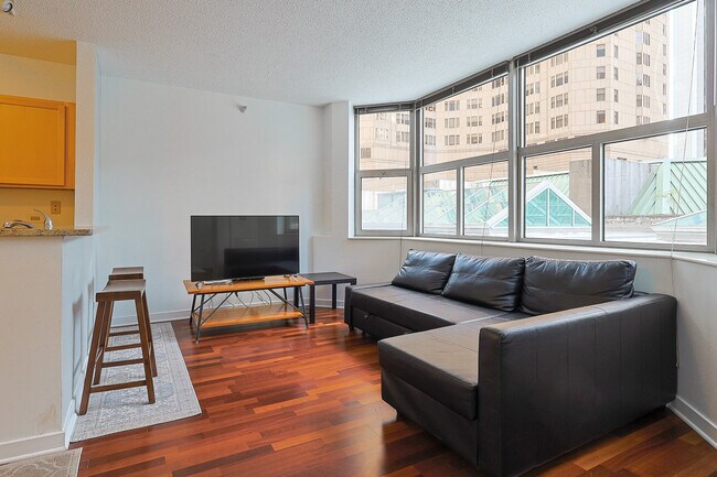 Foto del edificio - 222 N Columbus Dr